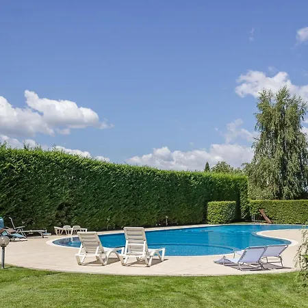 2bd With Parking, Working Space And Pool Apartment *